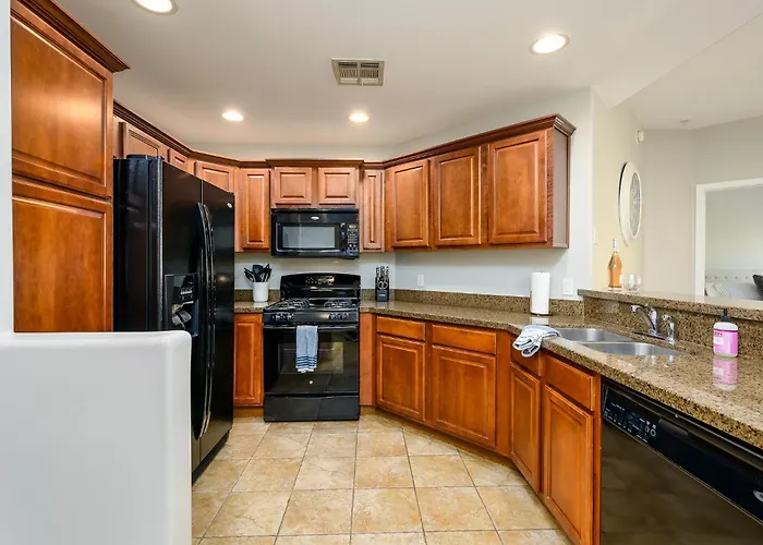 Desert Ridge Apartment *